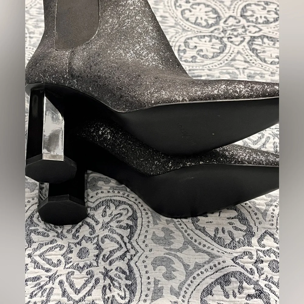 Donald Pliner Laila Booties Silver Glitter Suede Octangular Heel Sz 7M
